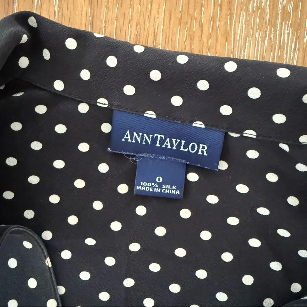 Ann Taylor Silk Black Polka Dot V-Neck Long Sleeves Blouse size 0